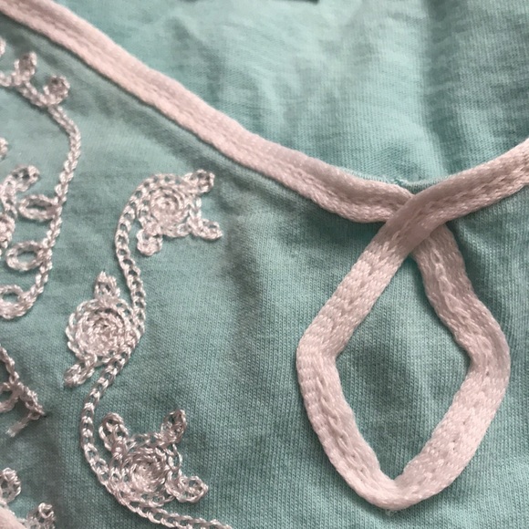 Gap size X Large aqua blue camisole with white trim & stretch - Picture 4 of 10